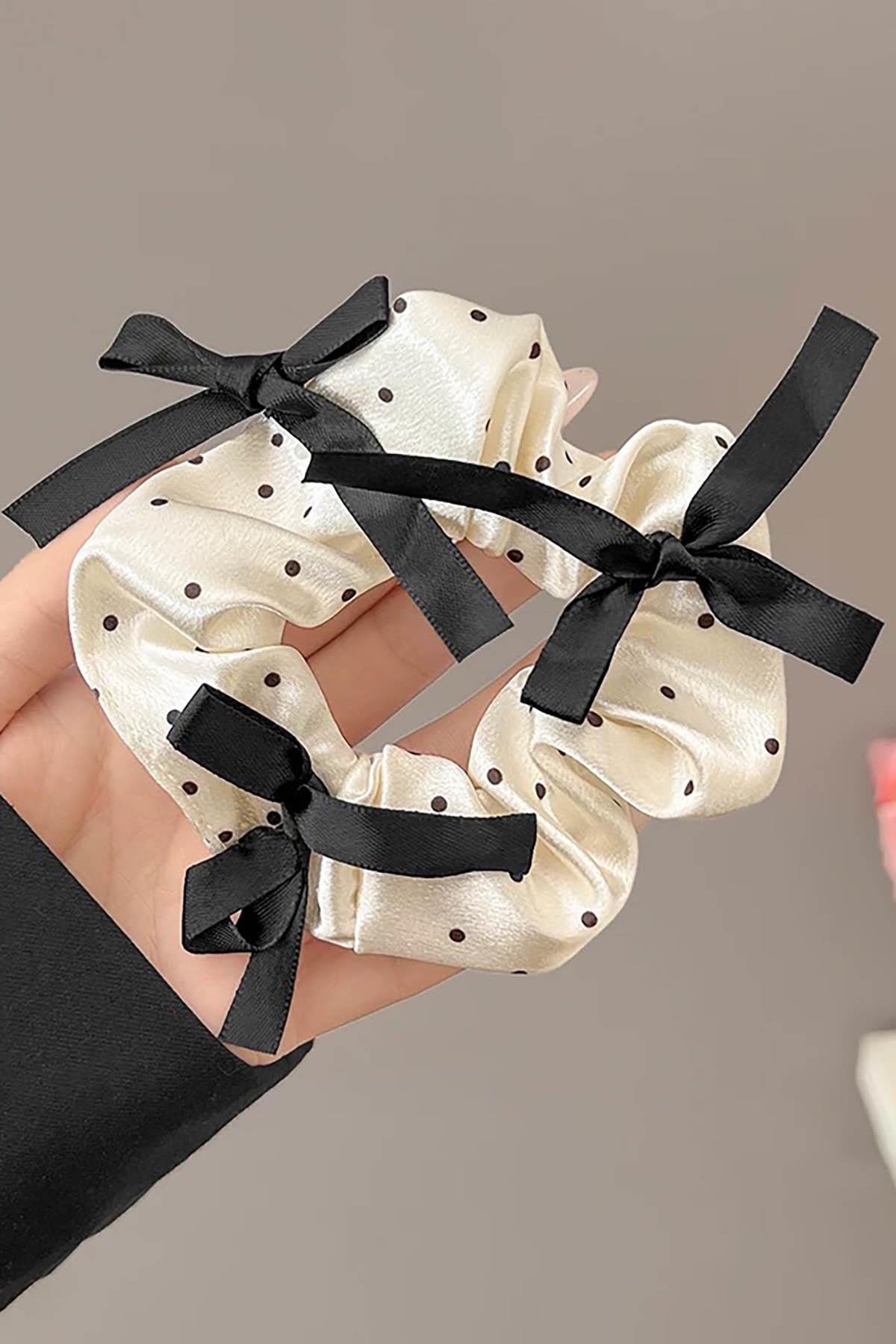 Beyaz Ve Siyah Renk Puantiye Detaylı Kurdele Figürlü Simit Toka