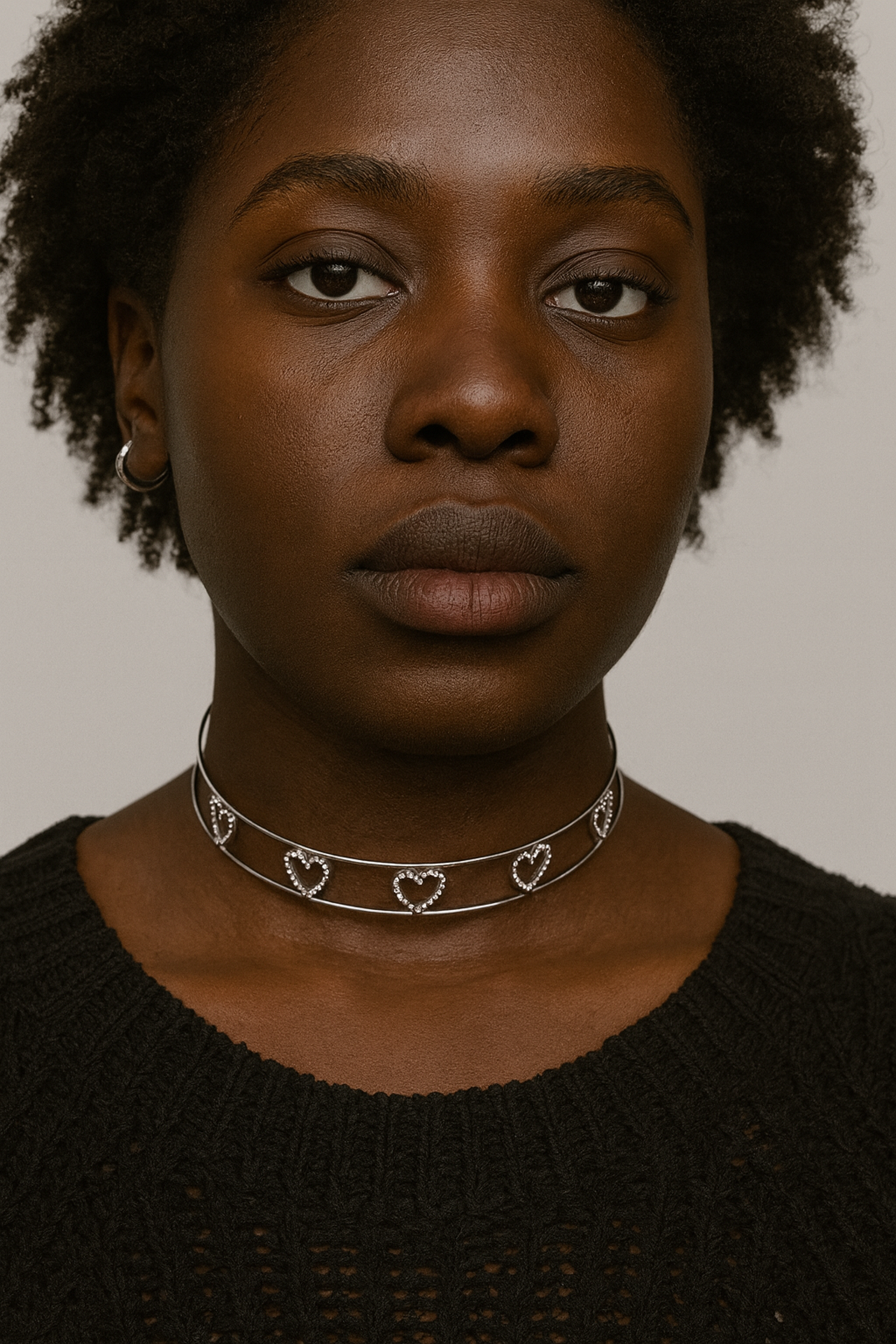 Gümüş Renk Kalp Figürlü Taş Detaylı Choker Kolye