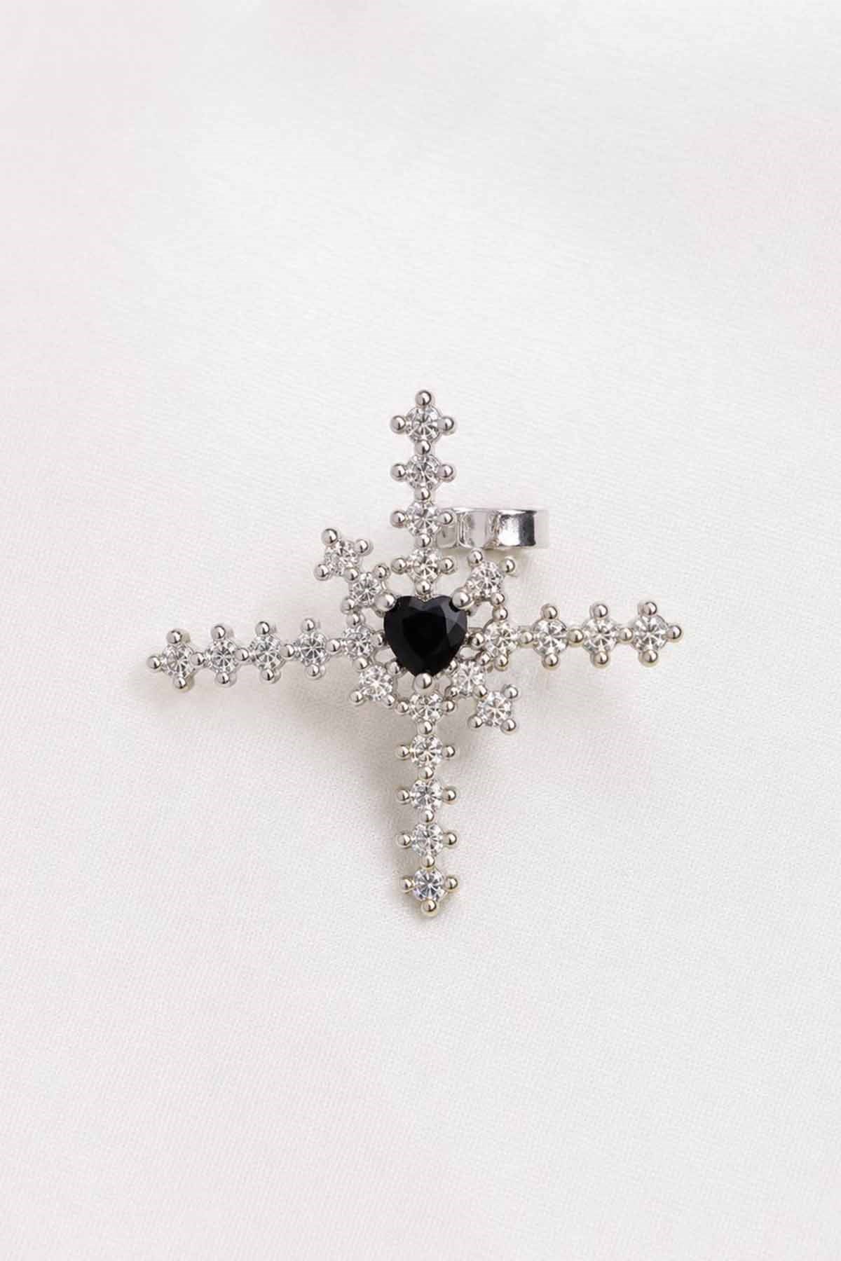Gümüş Renk  Kalp Figürlü Taş Detaylı TX Ear Cuff (Tek)