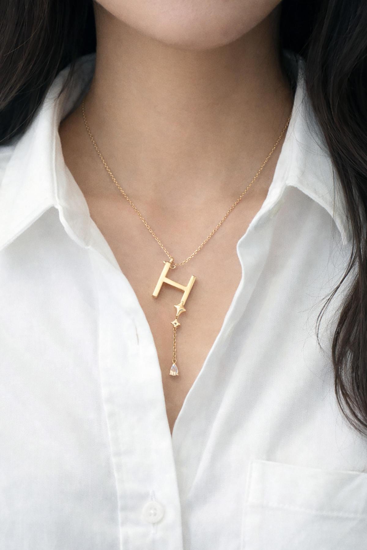 Altın Renk H Harfli Taş Detaylı Çelik Kolye