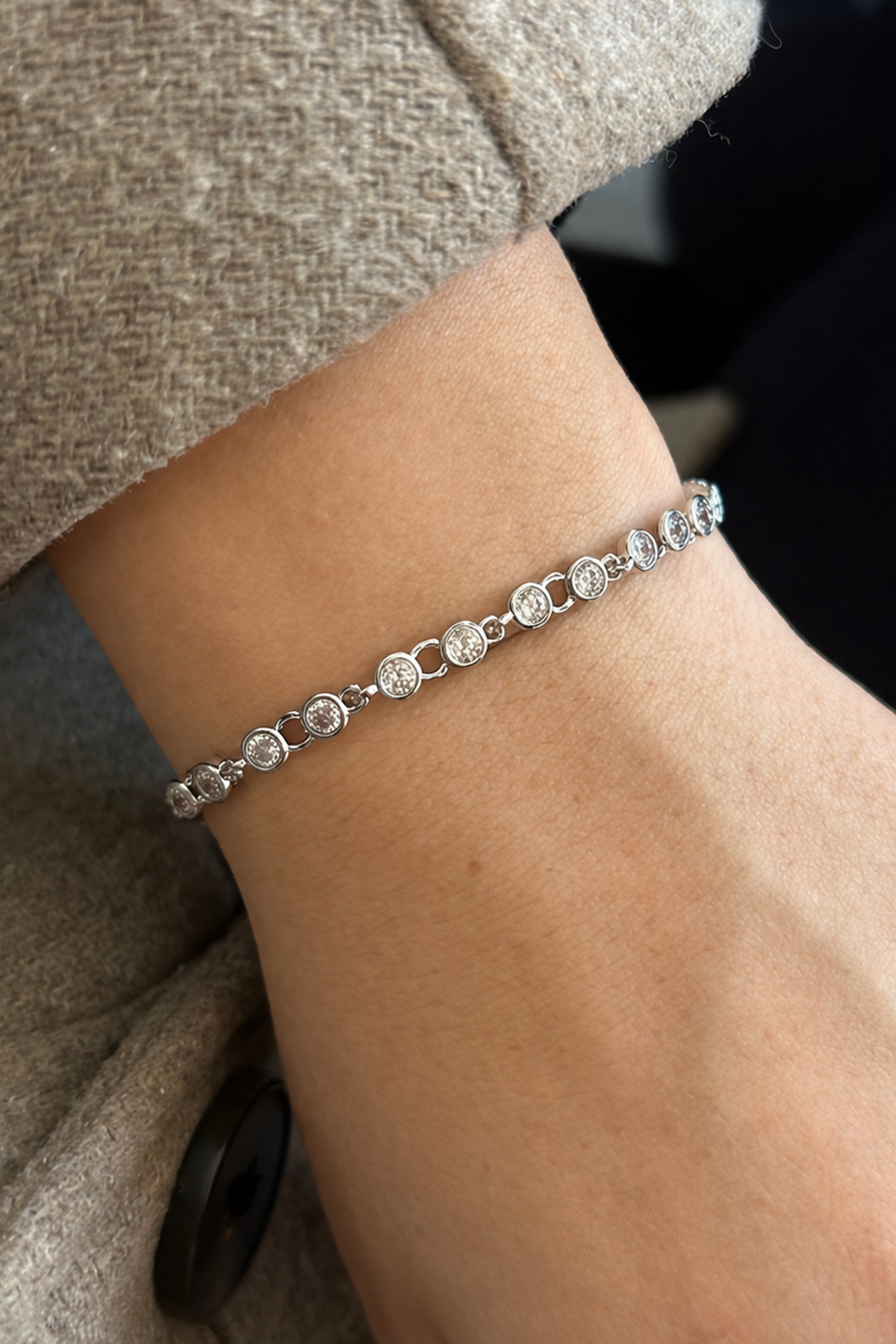 Gümüş Renk Taş Detaylı 14K Altın Kaplama CM Bileklik