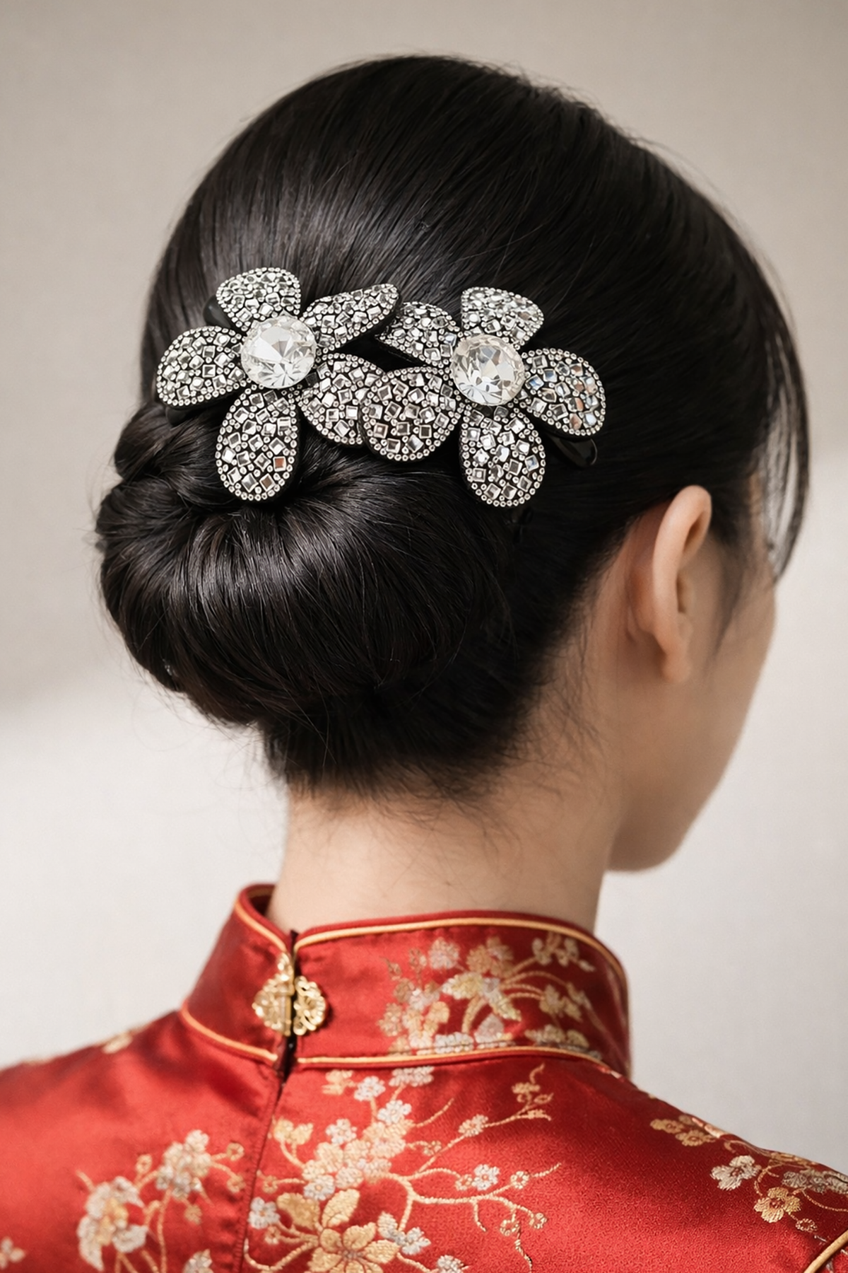 Siyah Renk Çiçek Detaylı Taşlı Tarak Toka