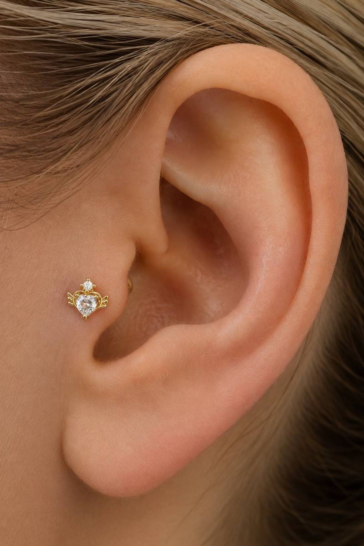 Altın Renk Kalp Figürlü  Taşlı Cerrahi Çelik Tragus/Kıkırdak Küpe/Piercing (Tek)