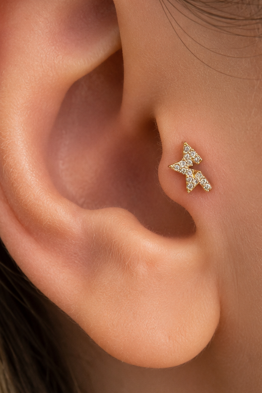 Altın Renk Yıldız Figürlü Taşlı Cerrahi Çelik Tragus/Kıkırdak Küpe/Piercing (Tek)