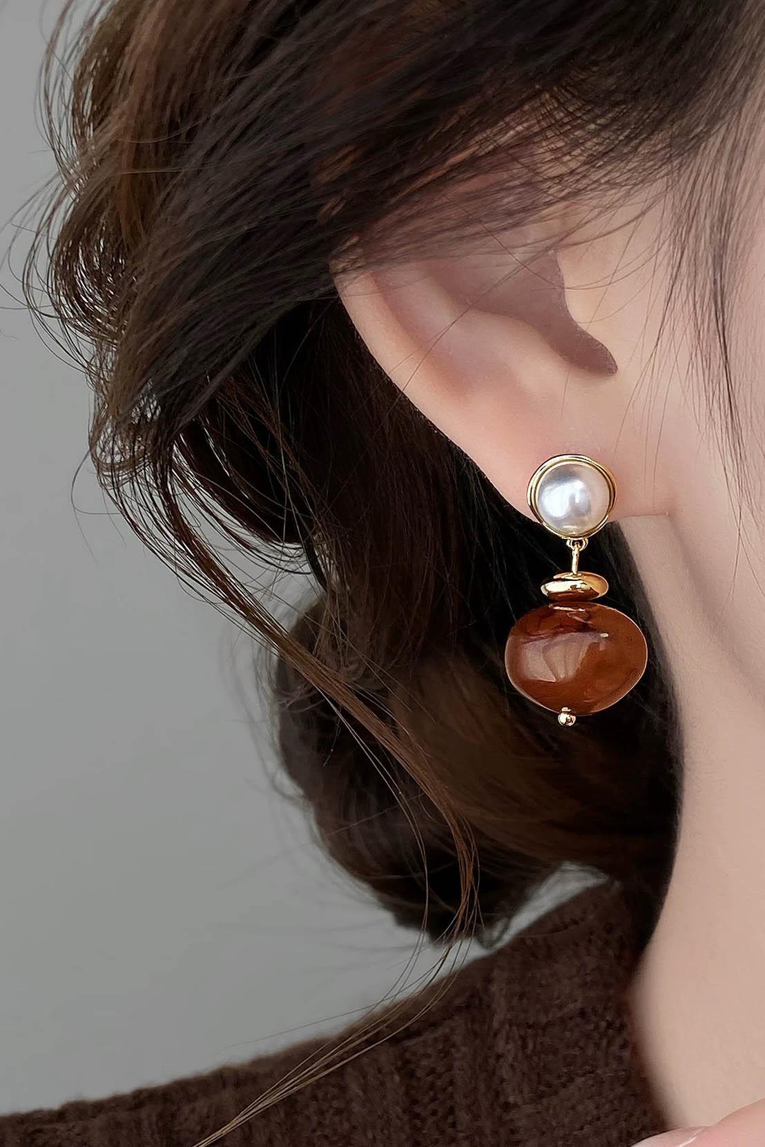 Altın Ve Kahve Renk İnci Detaylı Taşlı Küpe (Çift)