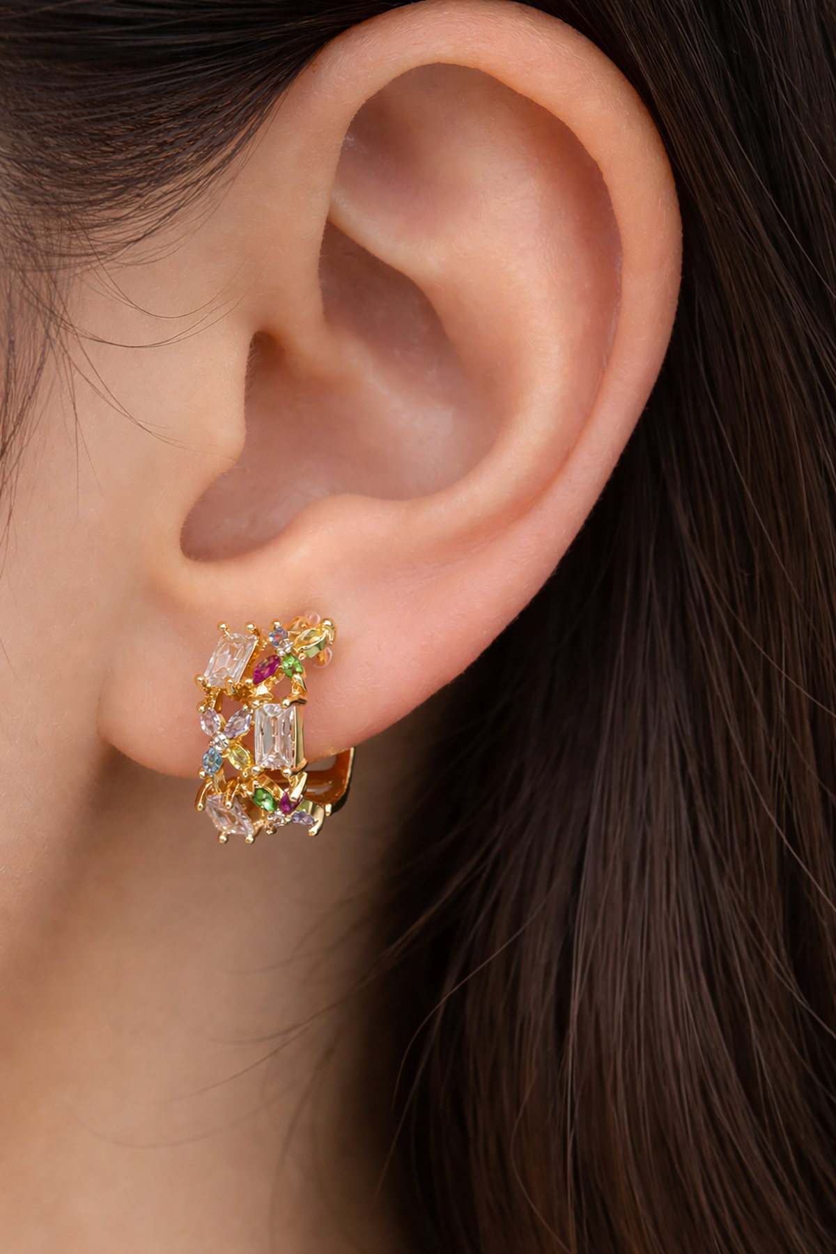 Altın Renk Taş Detaylı Çelik Küpe (Çift)