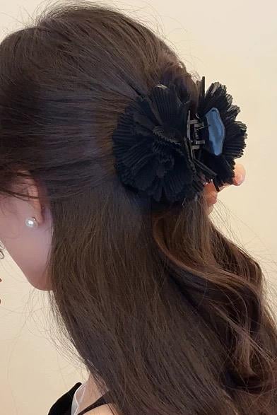 Siyah Renk Çiçek Figürlü Mandal Toka