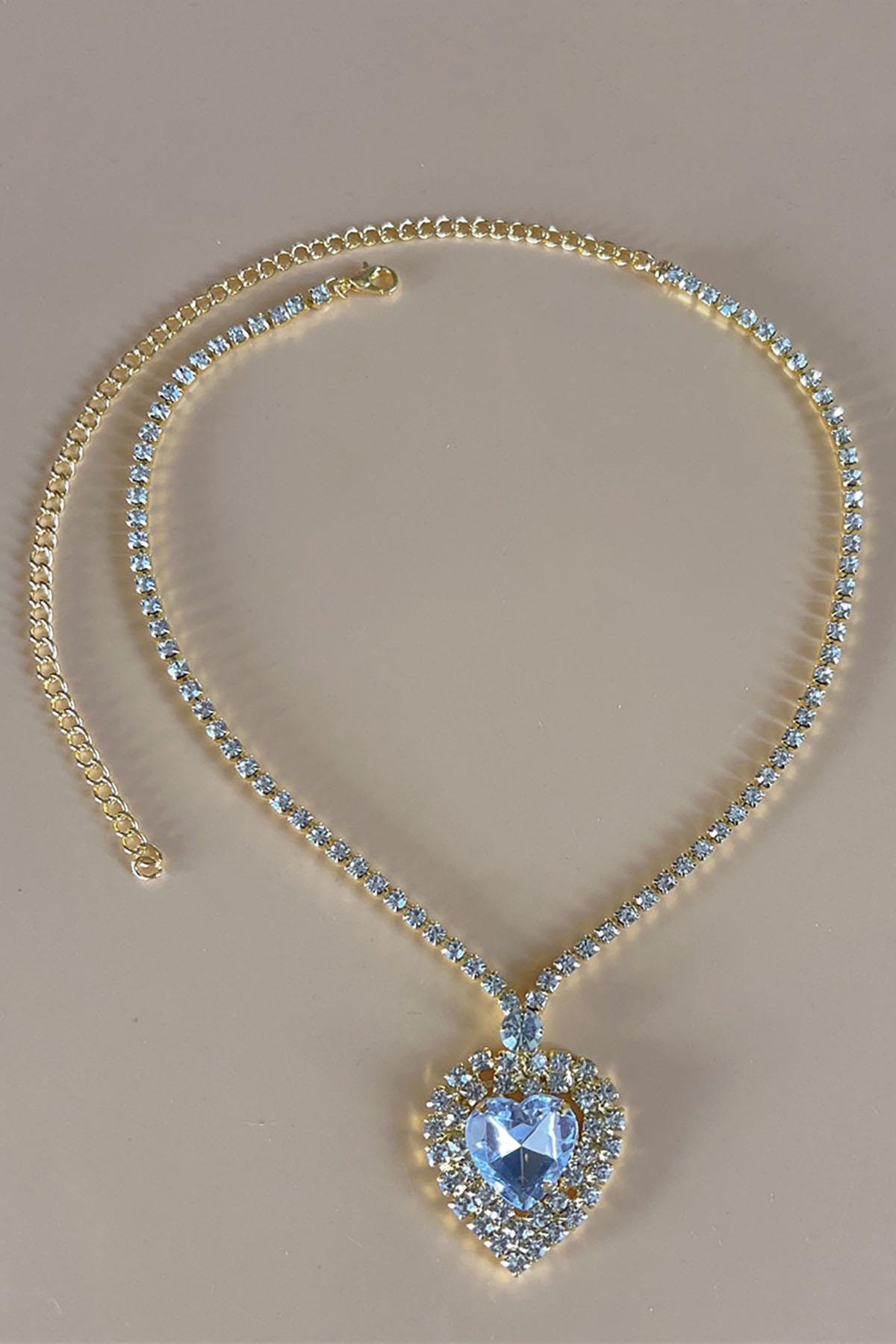 Altın Renk Kalp Figürlü Taş Detaylı Tasarım Abiye Kolye