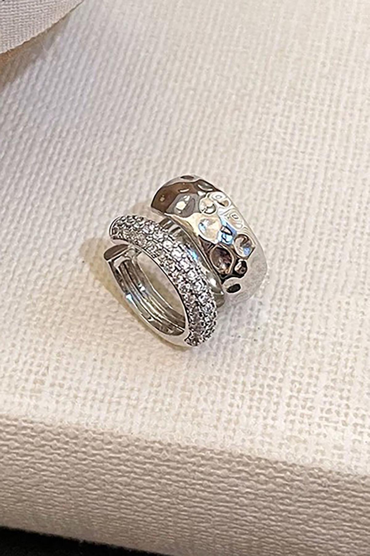 Gümüş Renk Taş Detaylı 14K Altın Kaplama TX Ear Cuff (Tek)