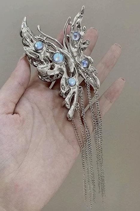Gümüş Renk Kelebek Figürlü Taş Detaylı Sallantılı Metal Mandal Toka