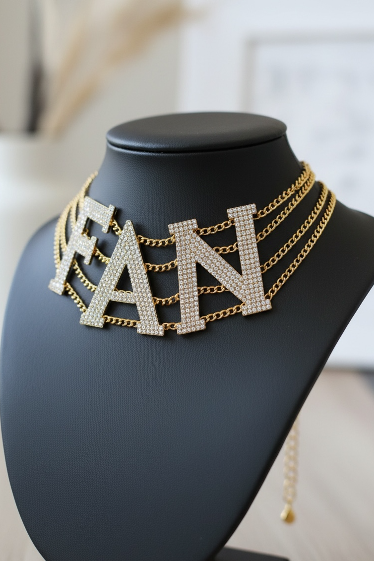 Altın Renk FAN Yazılı Taş Detaylı Choker Kolye