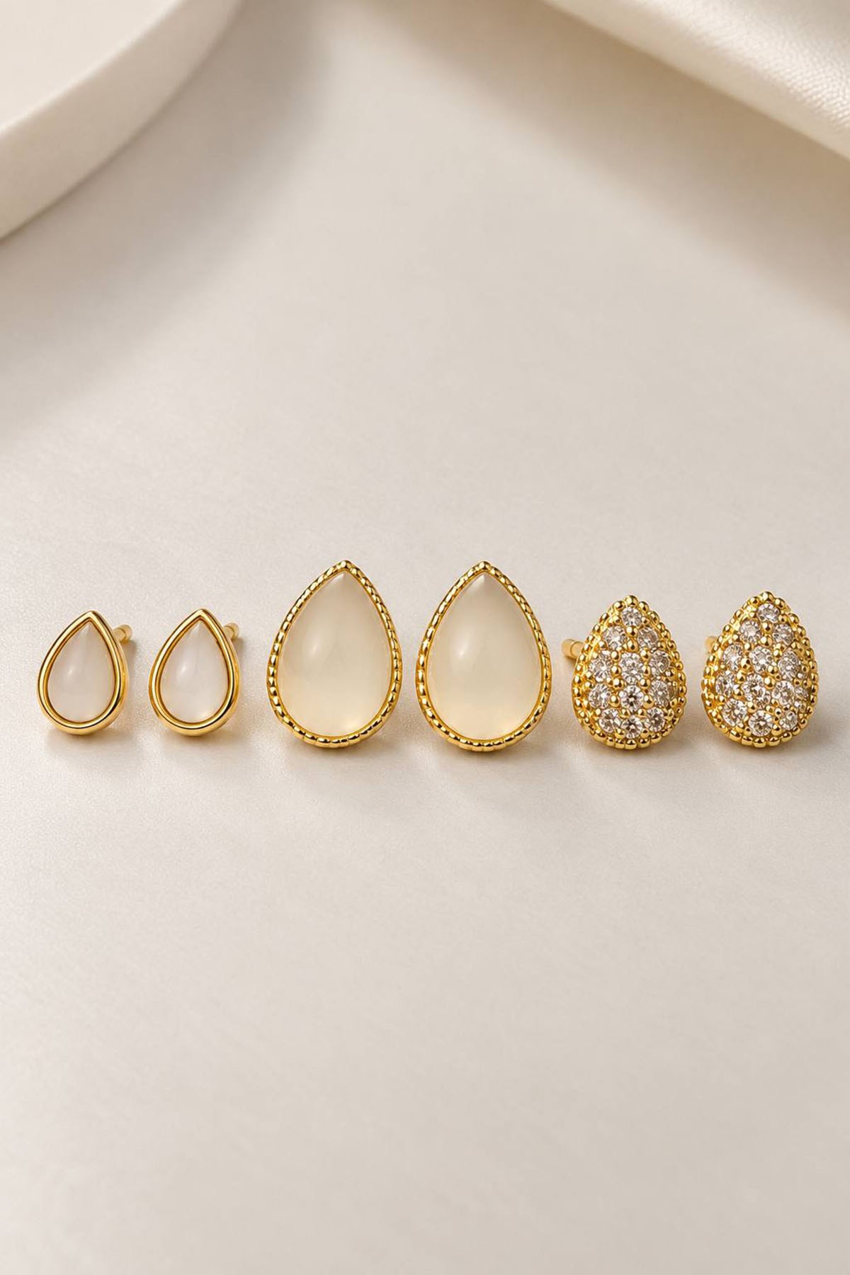 6lı Altın Renk Taşlı Küpe Set