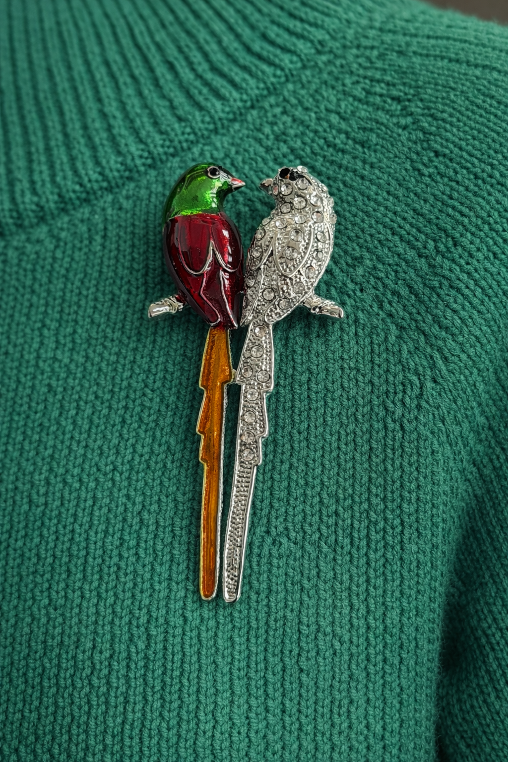 Kuş Figürlü Taşlı Broş