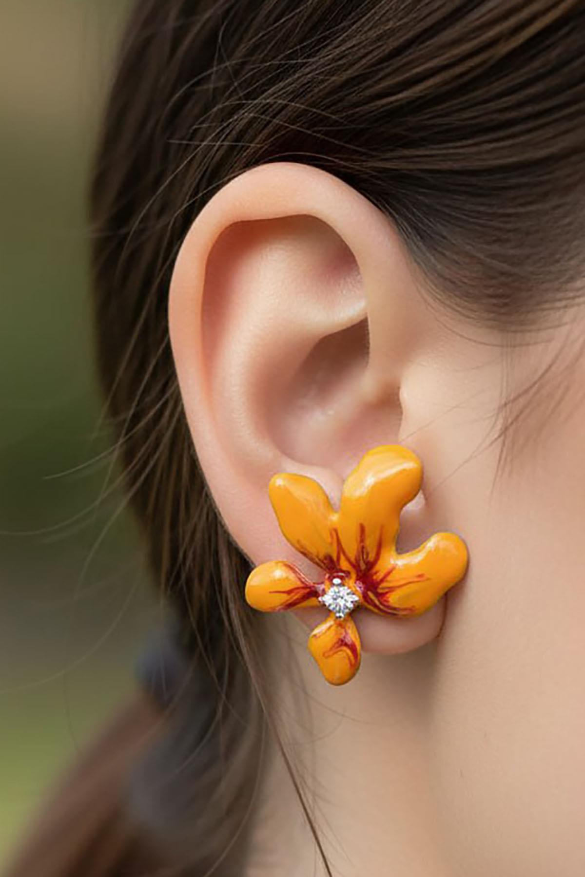 Altın Renk Çiçek Figürlü Taş Detaylı 14K Altın Kaplama TX Ear Cuff (Tek)