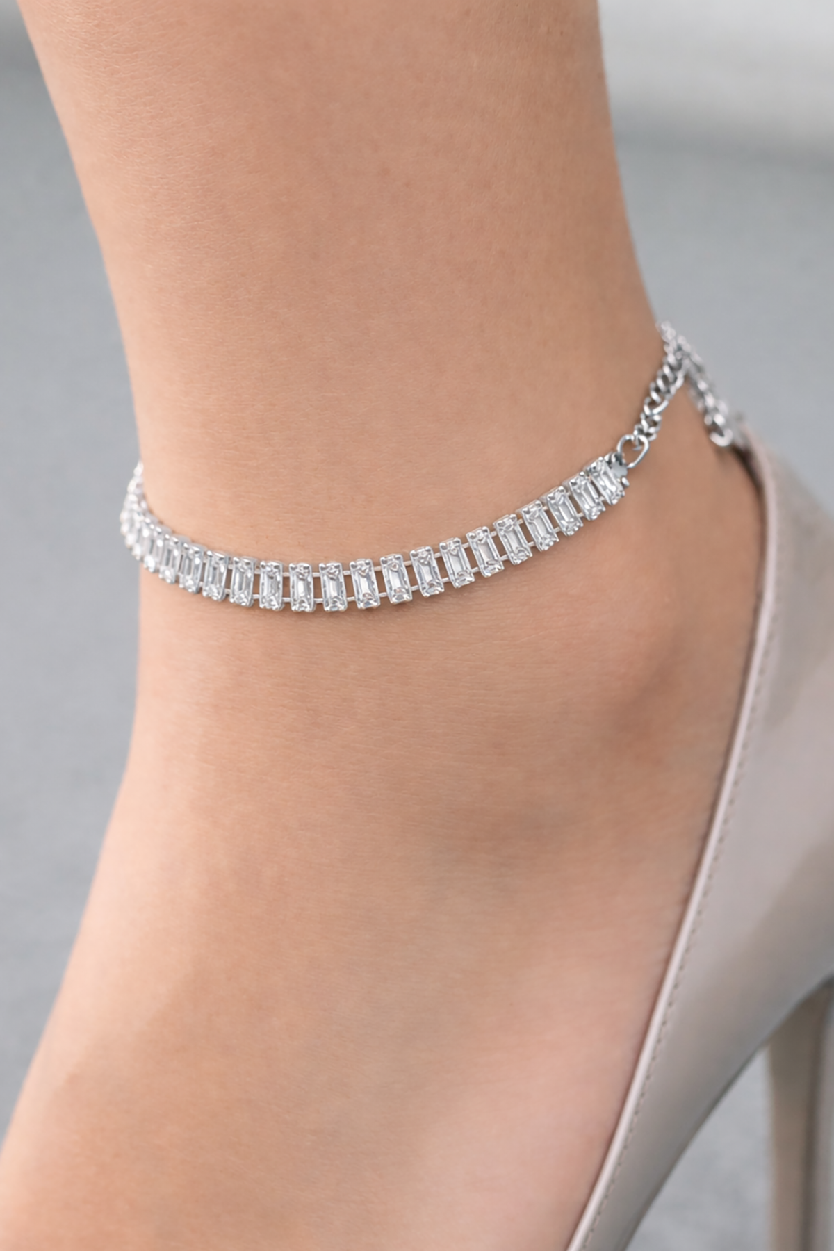 Gümüş Renk Taş Detaylı Tasarım Halhal