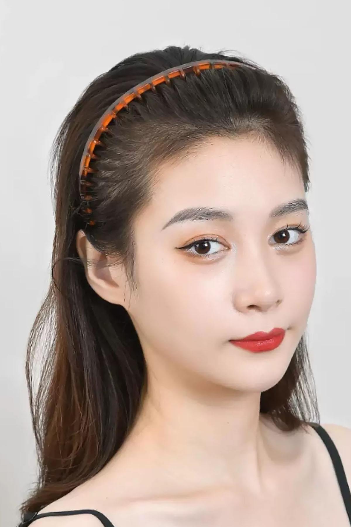 Kahve Renk Tarak Detaylı Taç