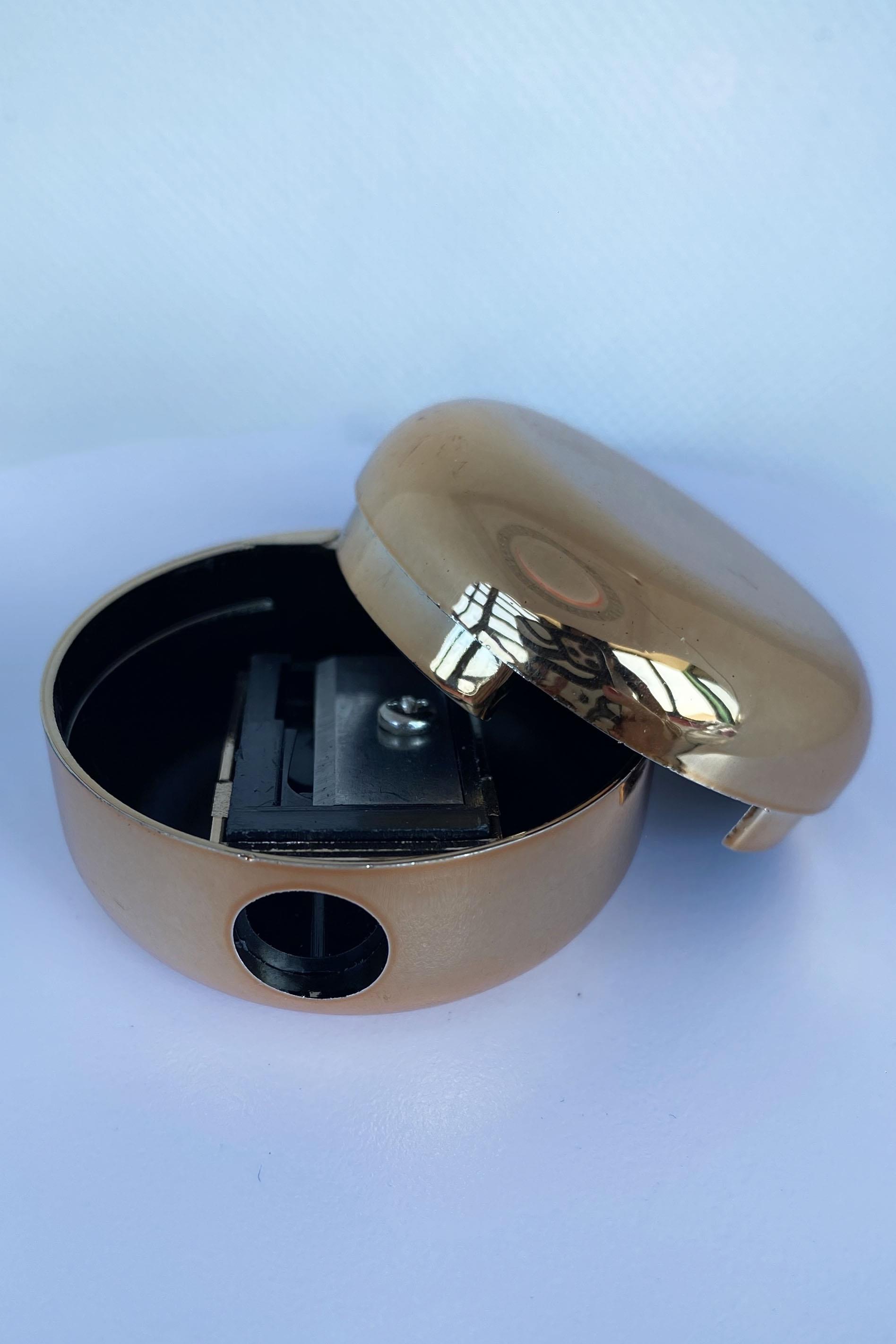 Altın Renk Kapaklı Kalemtıraş