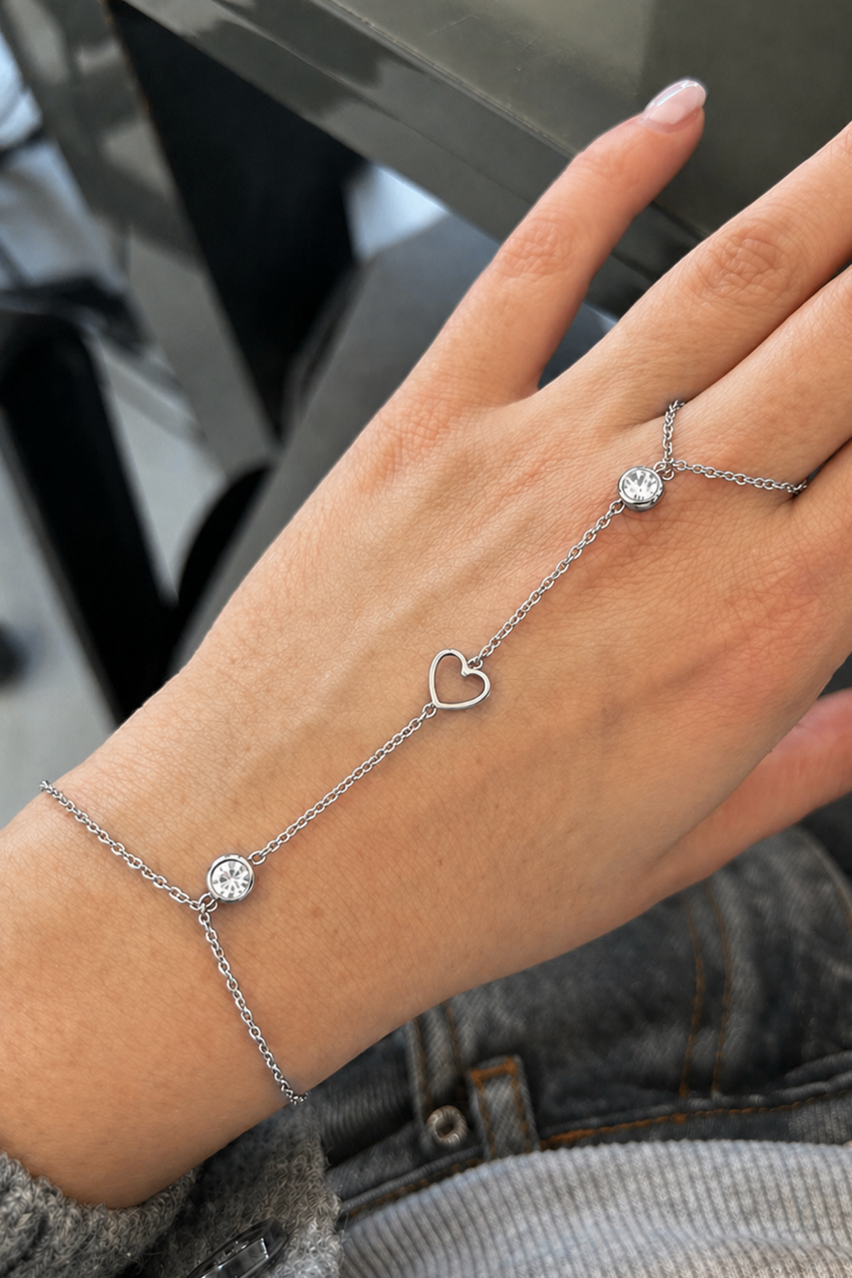 Gümüş Renk Kalp Figürlü Taş Detaylı Çelik Şahmeran