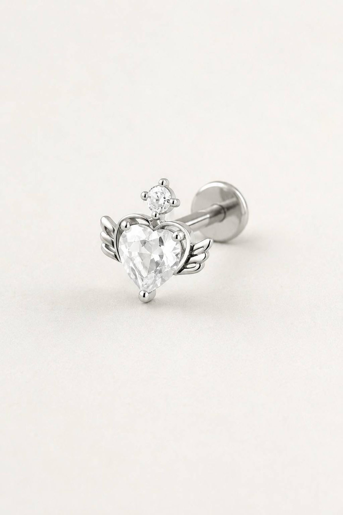Gümüş Renk Kalp Figürlü   Taşlı Cerrahi Çelik Tragus/Kıkırdak Küpe/Piercing (Tek)