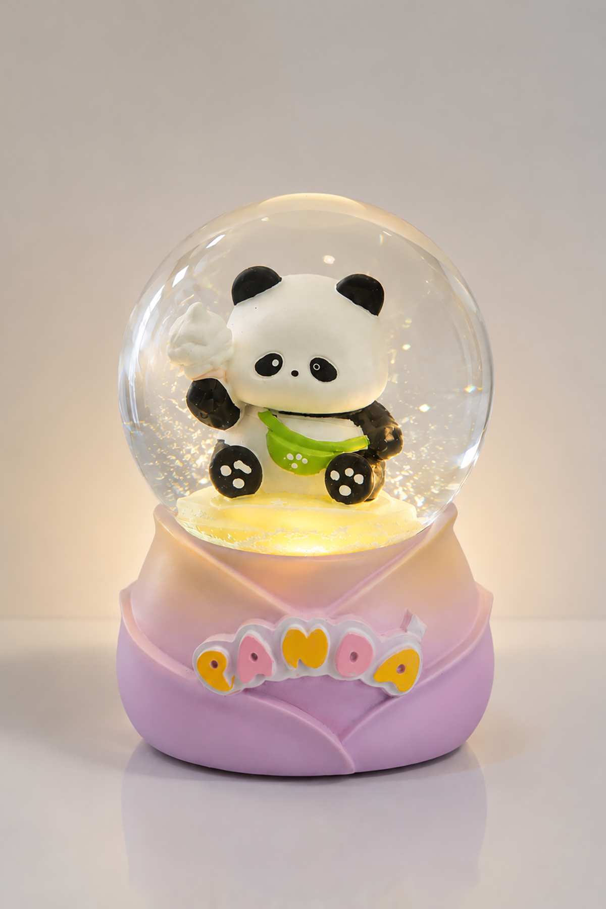 Mor Renk Panda Figürlü Işıklı Küçük  Kar Küresi