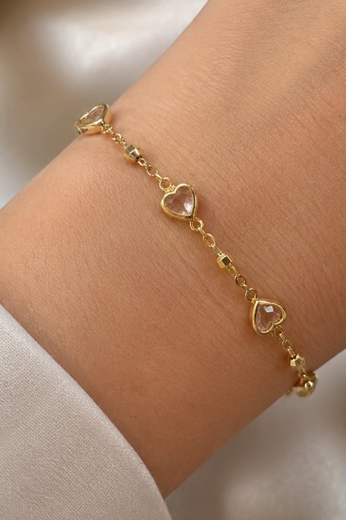 Altın  Renk Kalp Figürlü  Taş  Detaylı    Bileklik