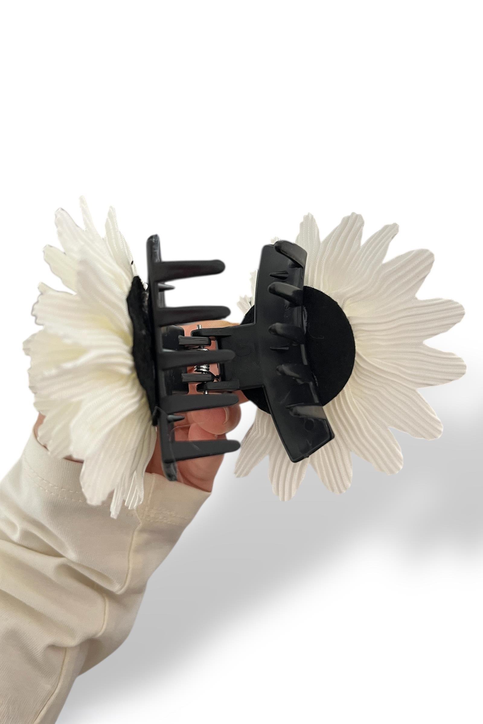 Beyaz Renk Çiçek Figürlü Mandal Toka