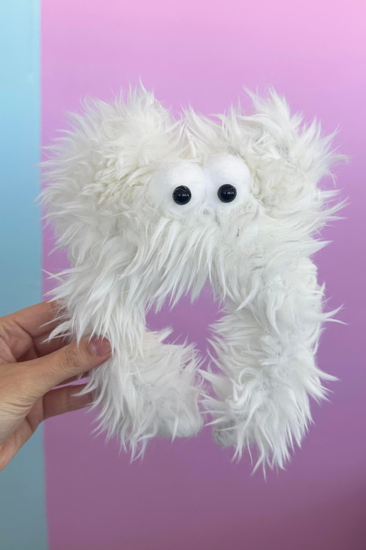 Beyaz Renk Canavar Figürlü Peluş Taç