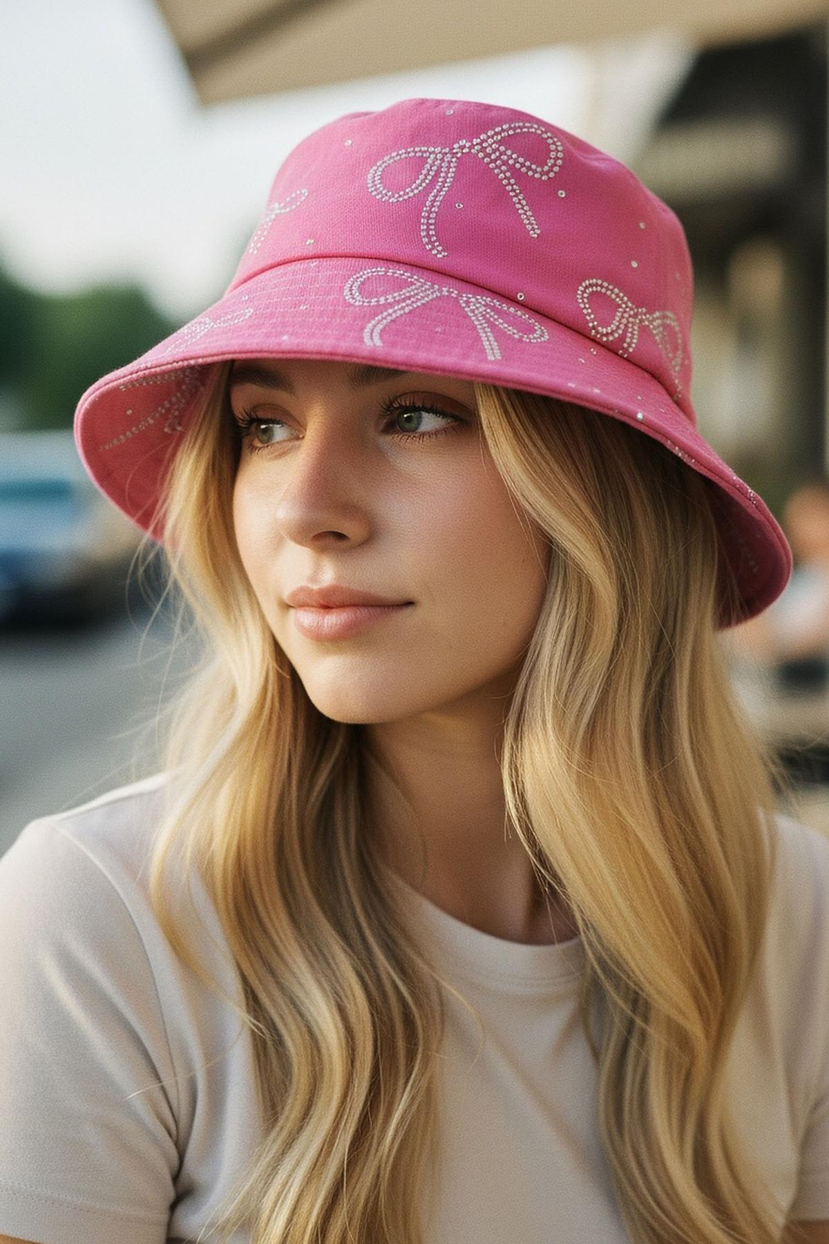 Pembe Renk Kurdele Figürlü Taş Detaylı Tasarım Şapka