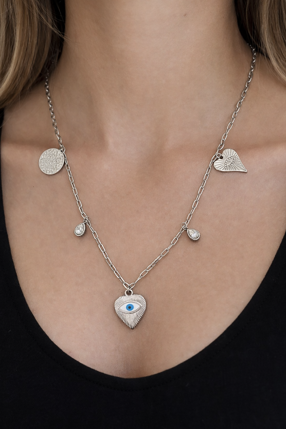 Gümüş Renk Zincir Detaylı Karışık Charmlı Çelik Kolye