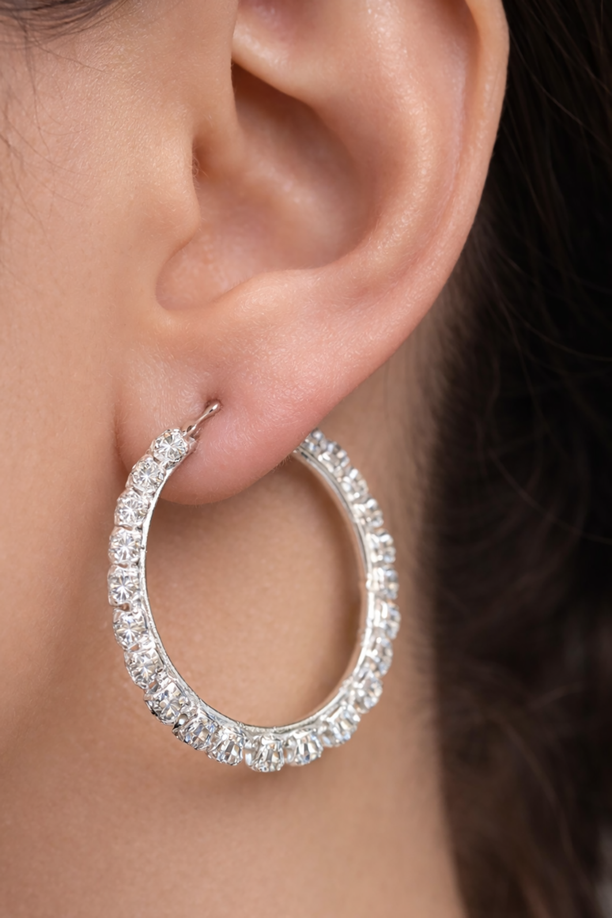 Gümüş Renk Taş Detaylı Halka Küpe 4MM (Çift)