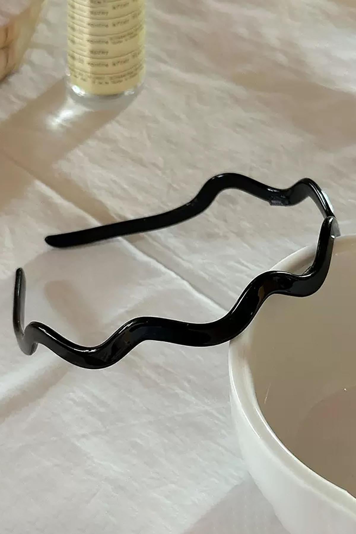 Siyah Renk Kıvrımlı Taç