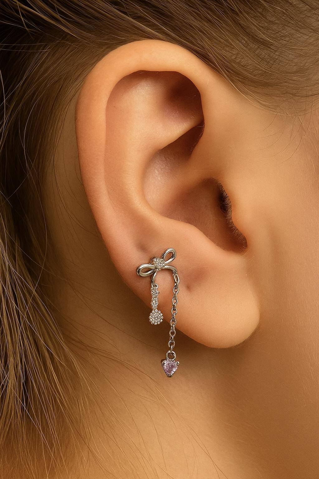 Gümüş Renk Kurdele Figürlü Sallantılı Cerrahi Çelik Tragus/Kıkırdak Küpe/Piercing (Tek)