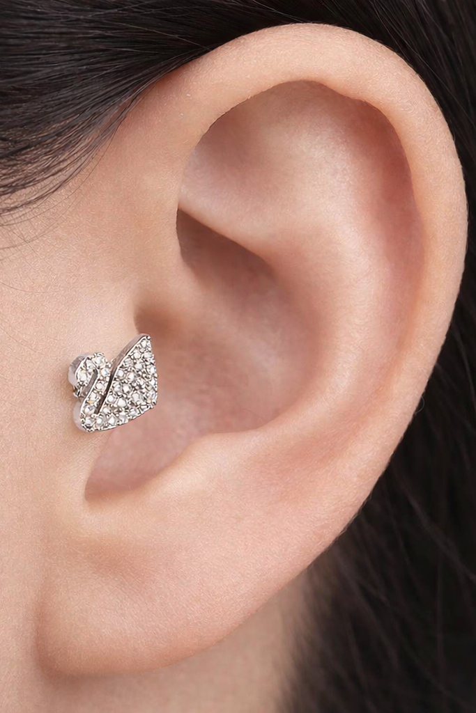 Gümüş Renk Kuğu Figürlü Taş Detaylı Cerrahi Çelik Tragus/Kıkırdak Küpe/Piercing (Tek)