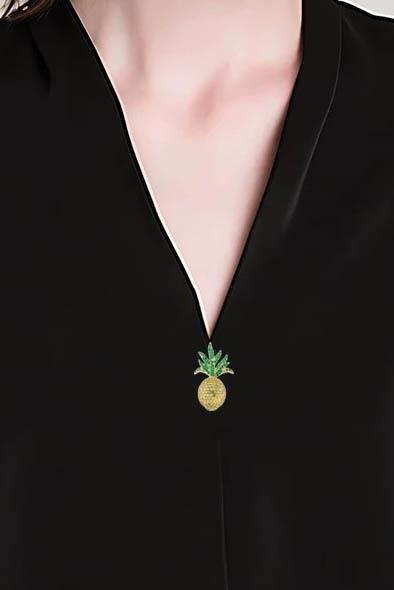 Altın Renk Ananas Figürlü Taş Detaylı Broş