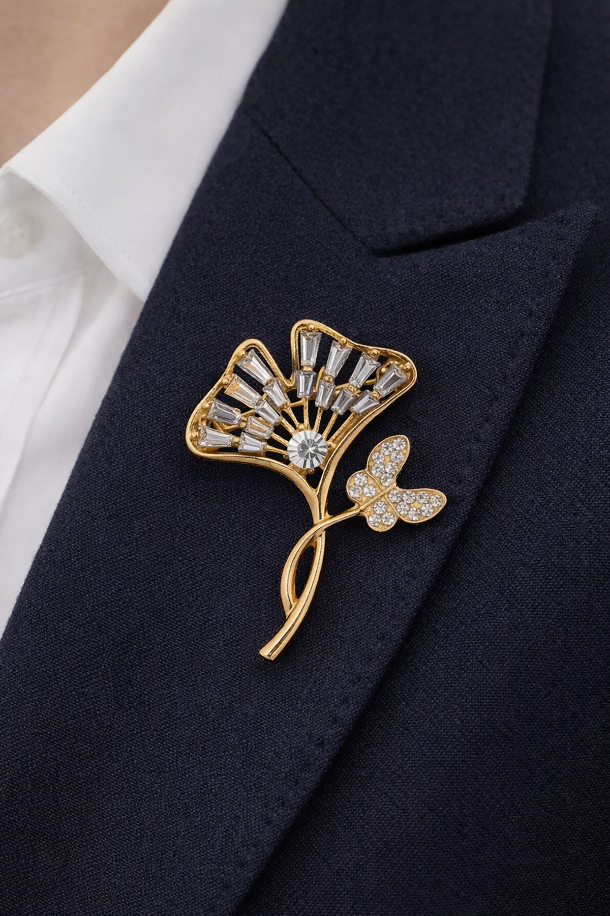 Altın Renk Çiçek Figürlü Taşlı Broş  