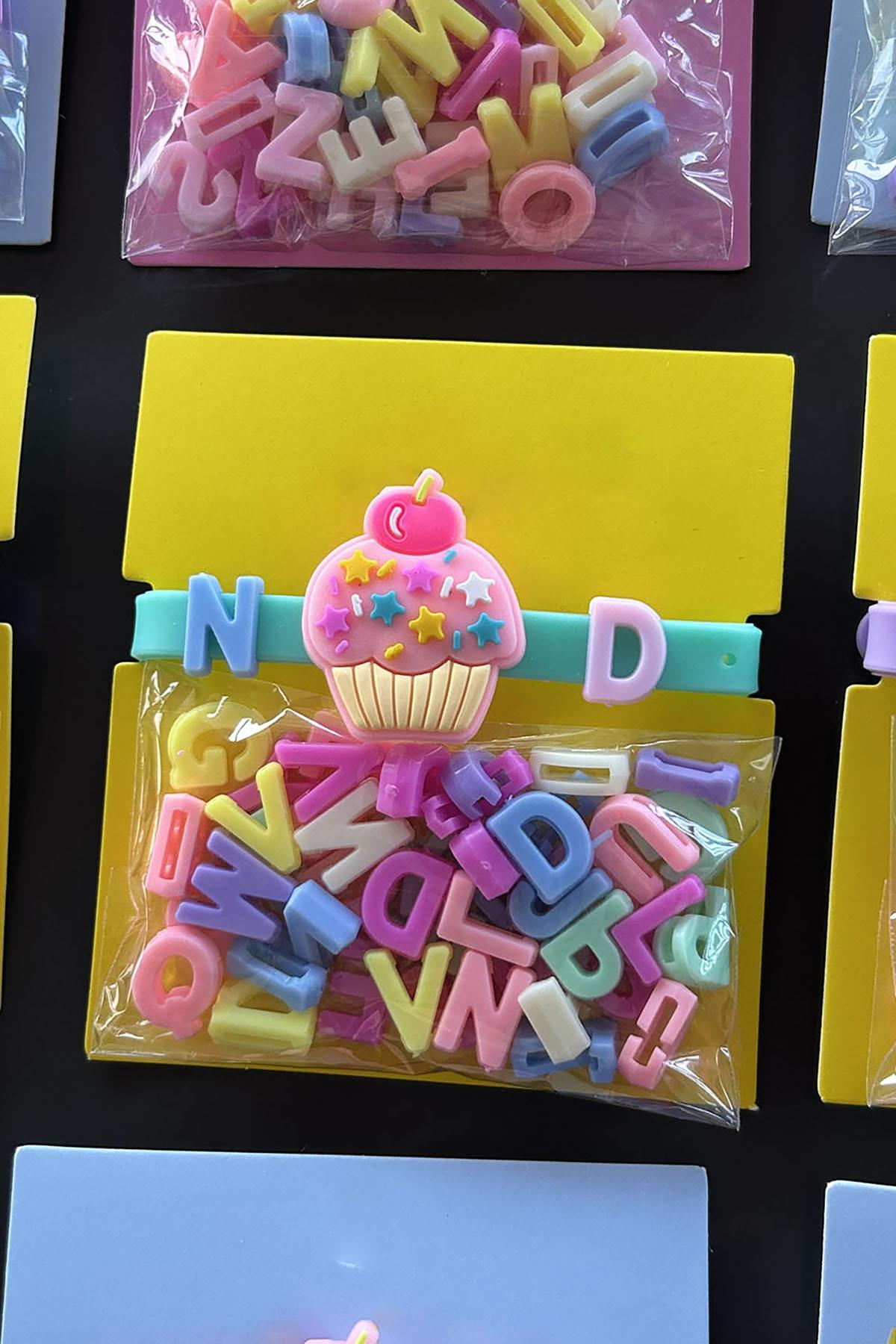 12li Karışık Figürlü Charmlı Çocuk Bileklik Set