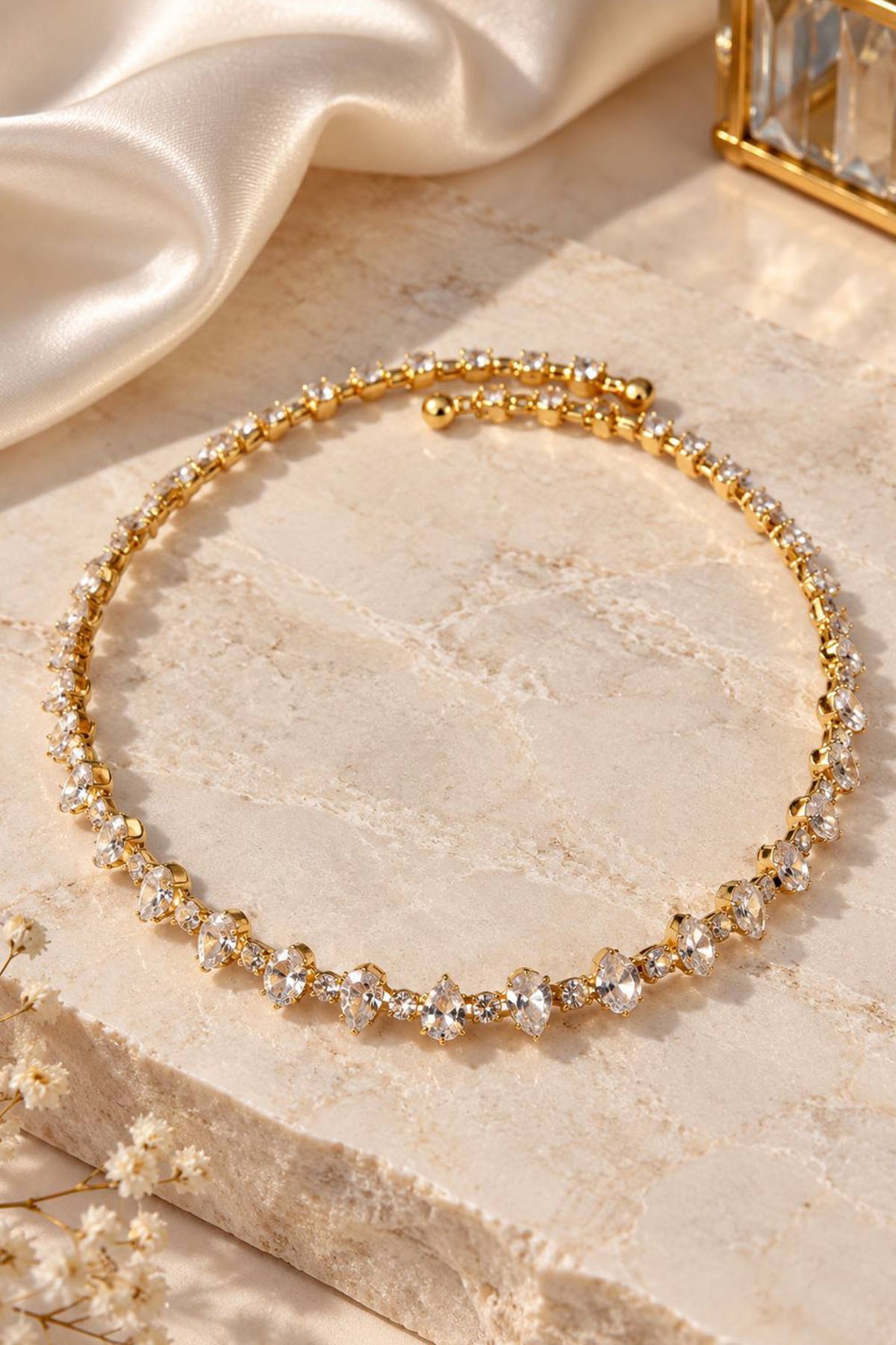 Altın Renk Taşlı Choker Kolye