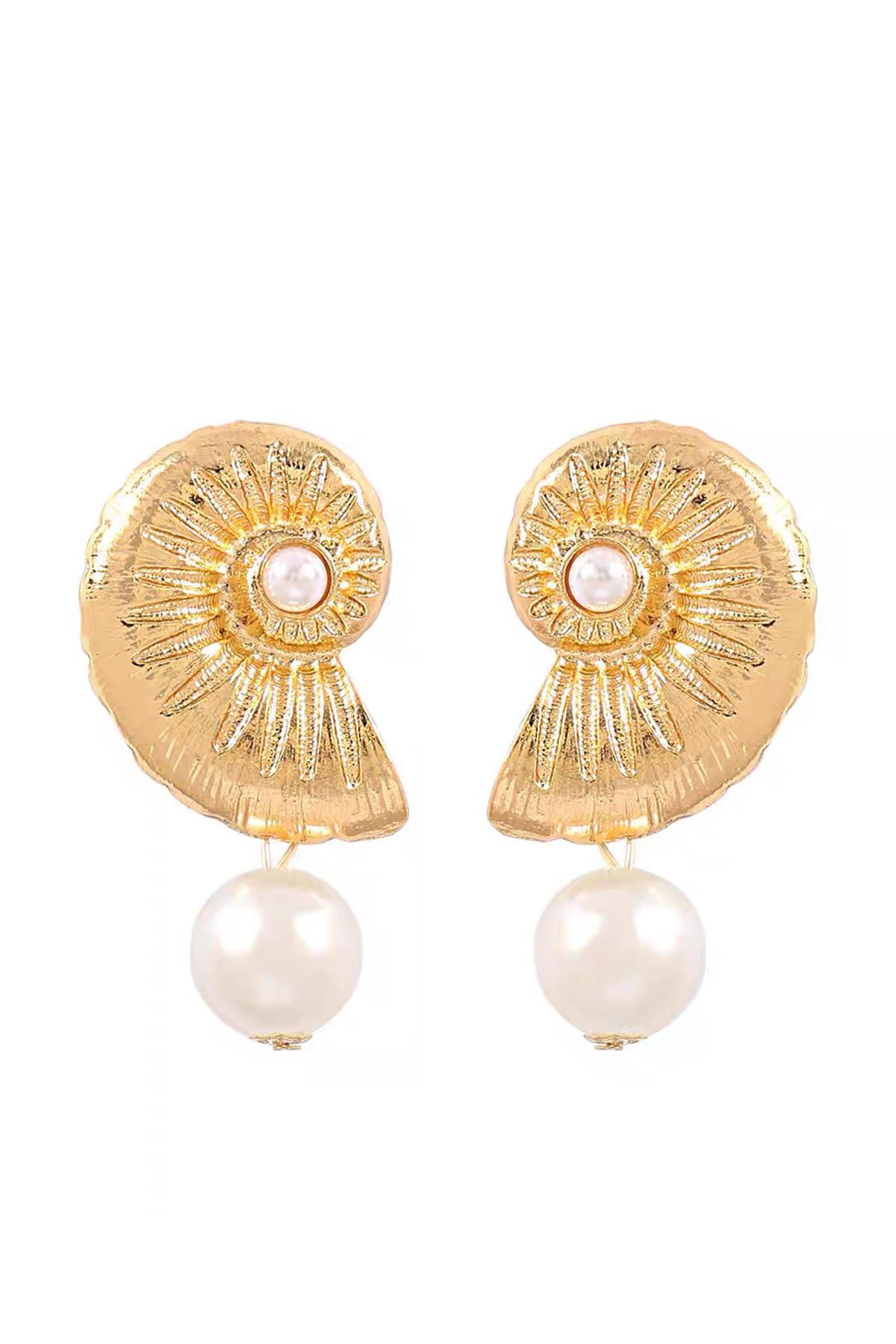 Altın Renk Salyangoz Figürlü İnci Detaylı Çelik Küpe (Çift)