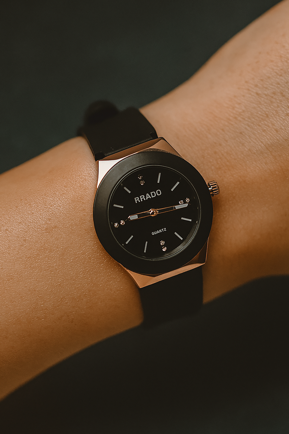 Siyah Renk Silikon Kordonlu Kadın Saat