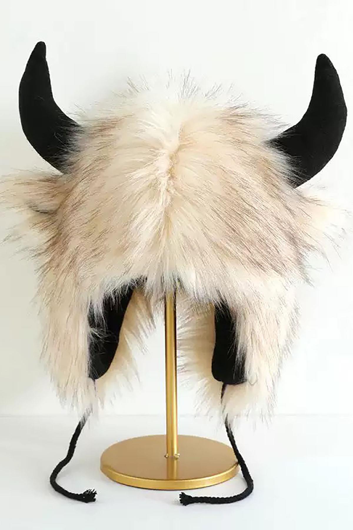 Krem Renk Boynuz Detaylı Peluş Şapka