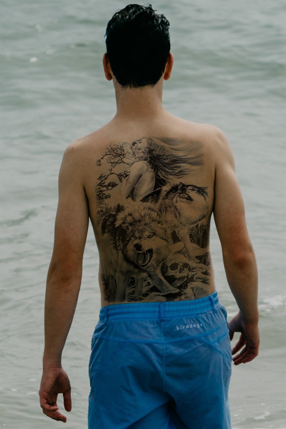 Geçici Kurt ve Kadın Modelli Sırt Dövme Tattoo