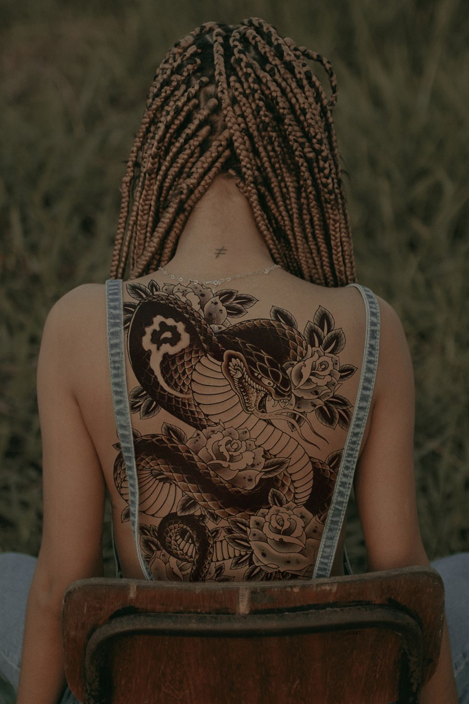 Geçici Yılan ve Gül Modelli Sırt Dövme Tattoo