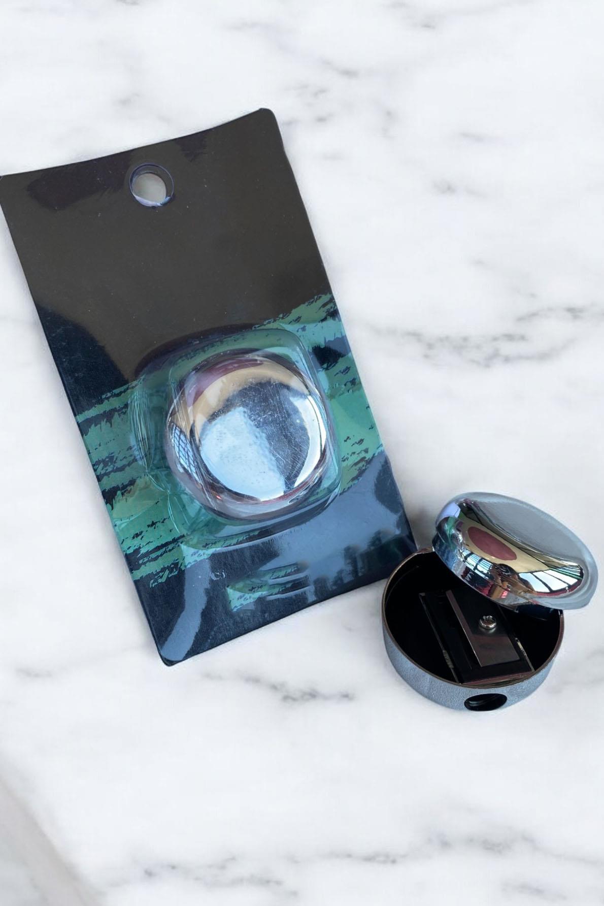 Gümüş Renk Kapaklı Kalemtıraş