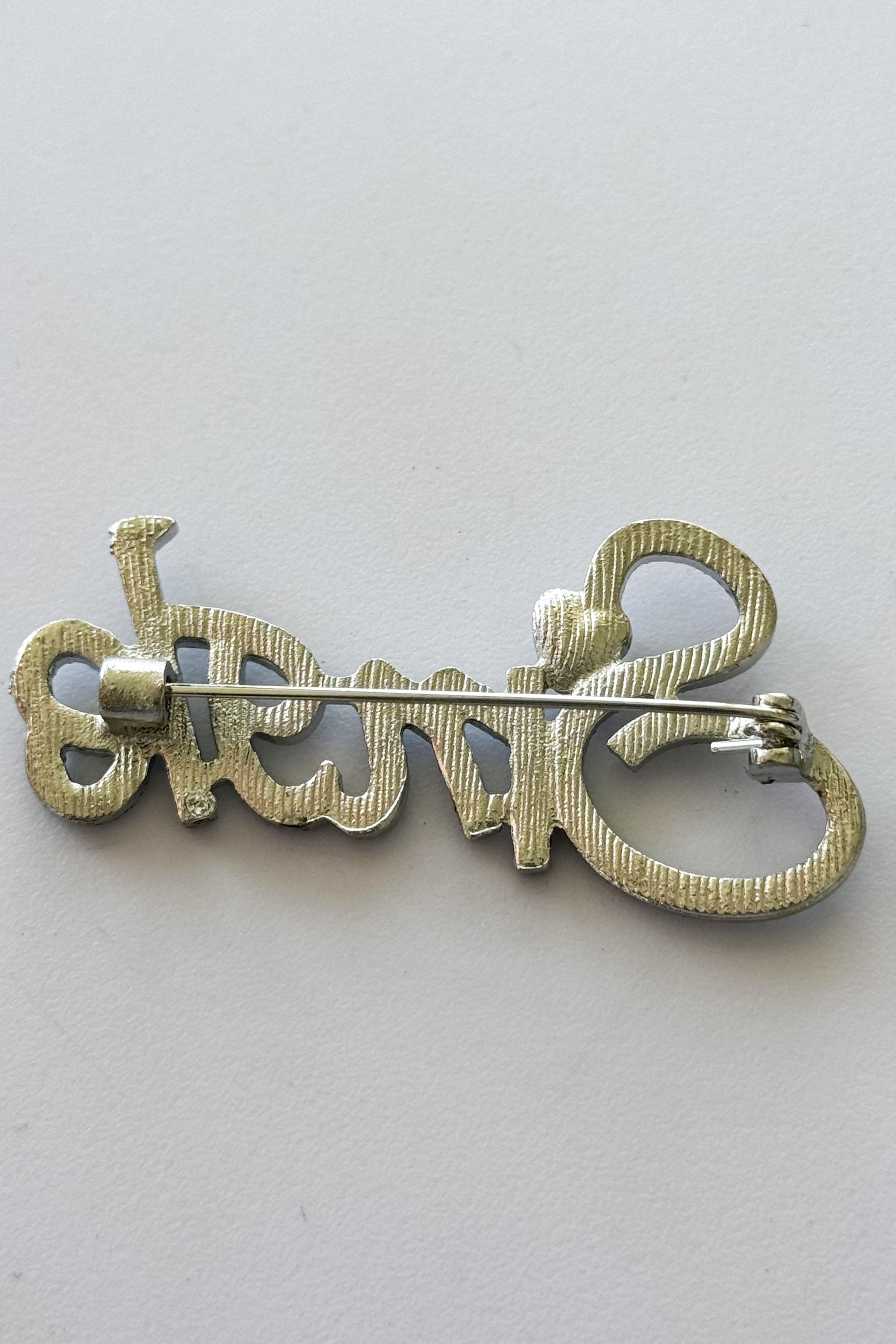 Gümüş Renk Single Yazılı Taşlı Broş