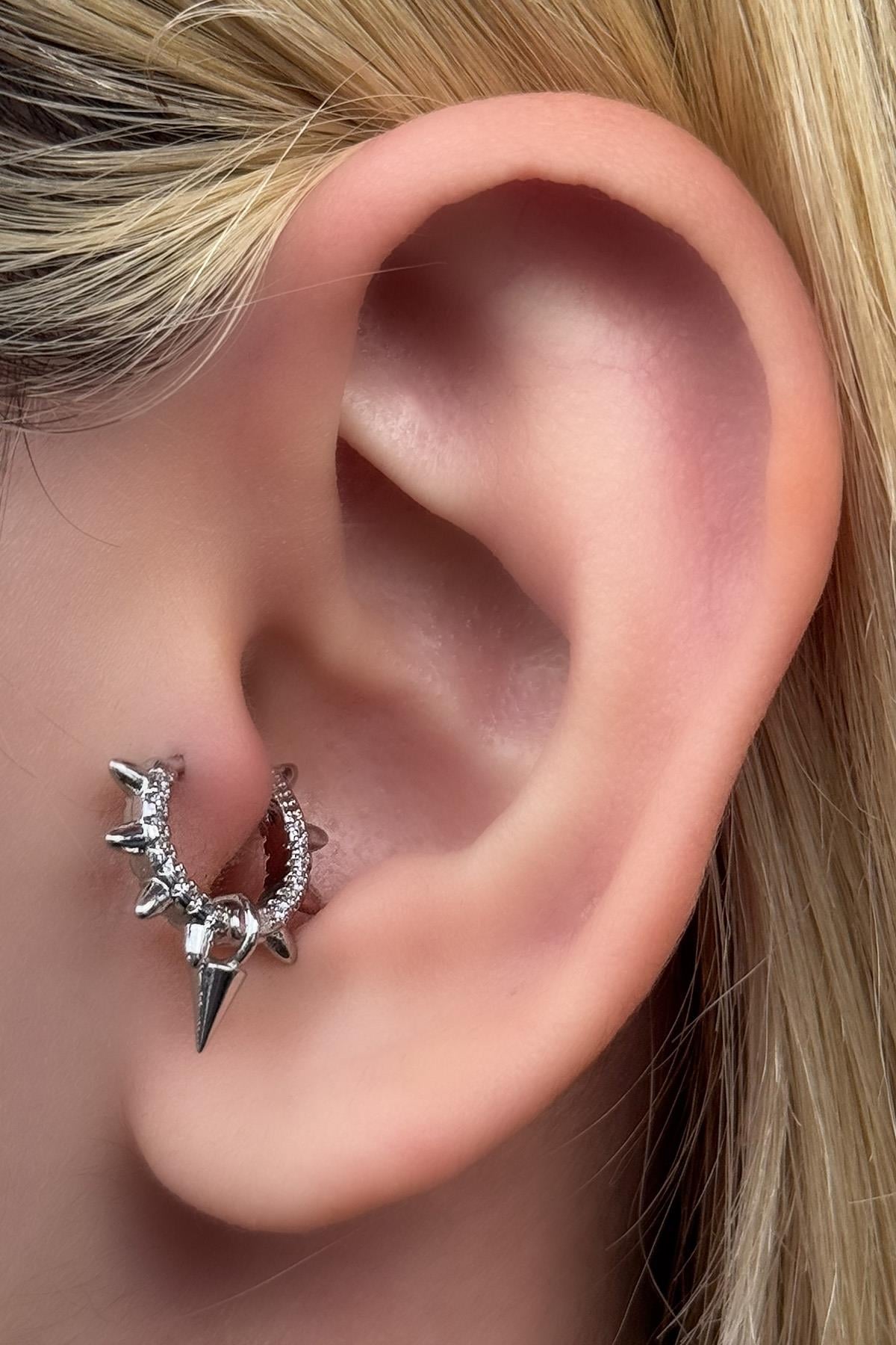 Gümüş Renk Taş Detaylı Cerrahi Çelik Halka Tragus/Kıkırdak Küpe/Piercing (Tek)