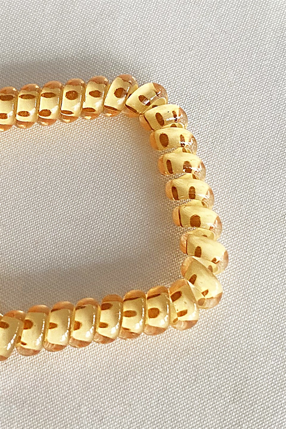 Sarı Renk Kahve Puantiyeli Helezon Lastik Toka