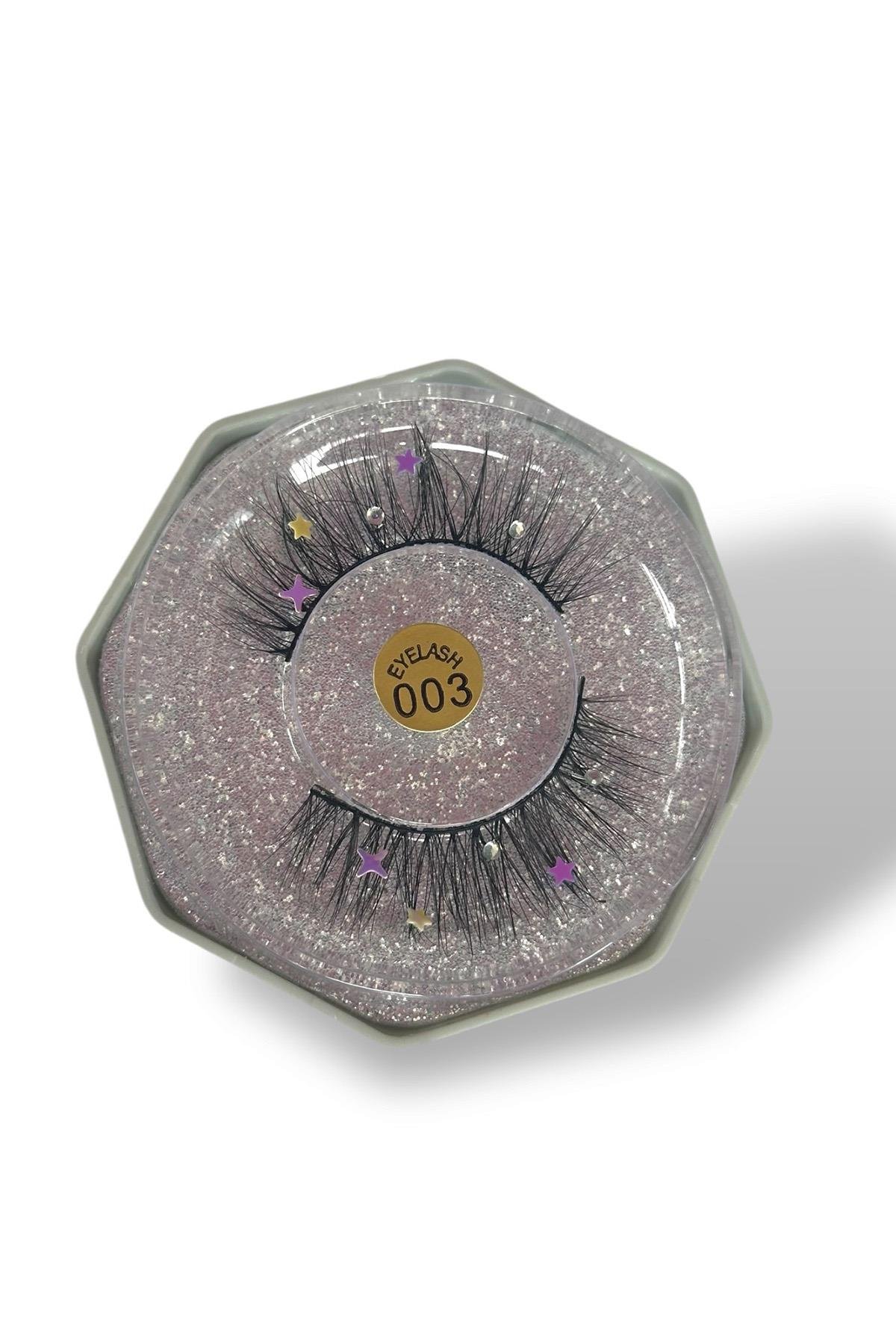 Siyah Renk Taş Detaylı Takma Kirpik