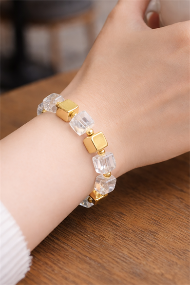 Beyaz Ve Altın Renk Boncuk Detaylı Bileklik