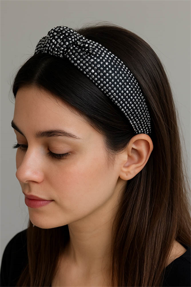 Siyah Renk Taş Detaylı Taç