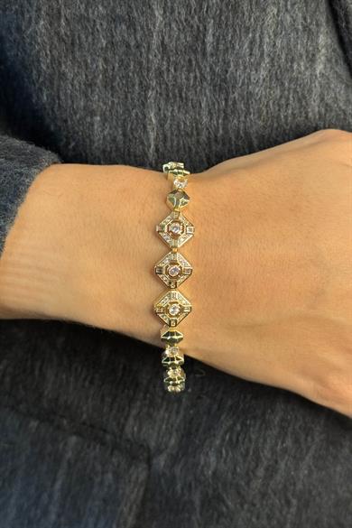 Altın Renk Taş Detaylı 14K Altın Kaplama VİP Bileklik